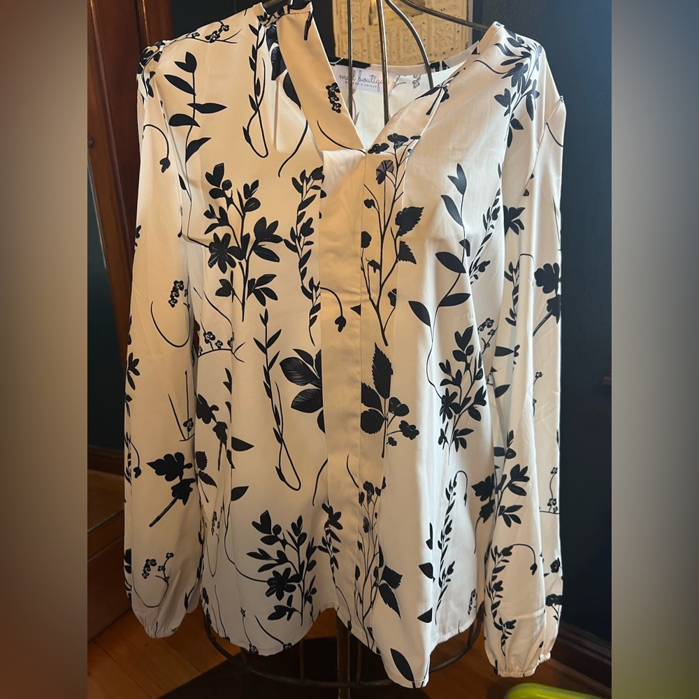 Mod boutique Black & White Floral Blouse